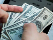 Sacar los dólares de abajo del colchón: ¿Cómo hacer que rindan mejor?