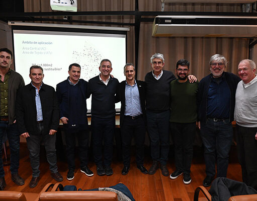 Rosario se proyecta hacia el cielo: el Intendente Javkin presentó en la AEV un plan para impulsar la construcción en altura Rosario se proyecta hacia el cielo: el Intendente Javkin presentó en la AEV un plan para impulsar la construcción en altura