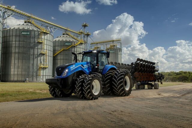 New Holland presenta la nueva generación de tractores T8 PLM Intelligence