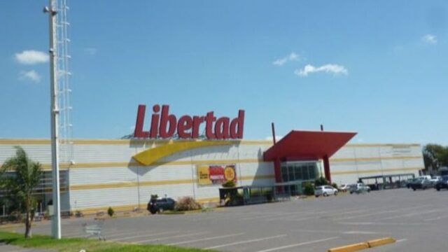 La Anónima y Grupo Libertad anuncian un acuerdo por la adquisición de doce hipermercados Libertad