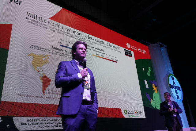 64167129-8e77-4bc0-b77c-64f944a394cb "Estamos afectando la resiliencia de la agricultura argentina": el diagnóstico de dos expertos internacionales sobre el futuro de los suelos